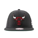 Mitchell Ness bulls logo snapback cap