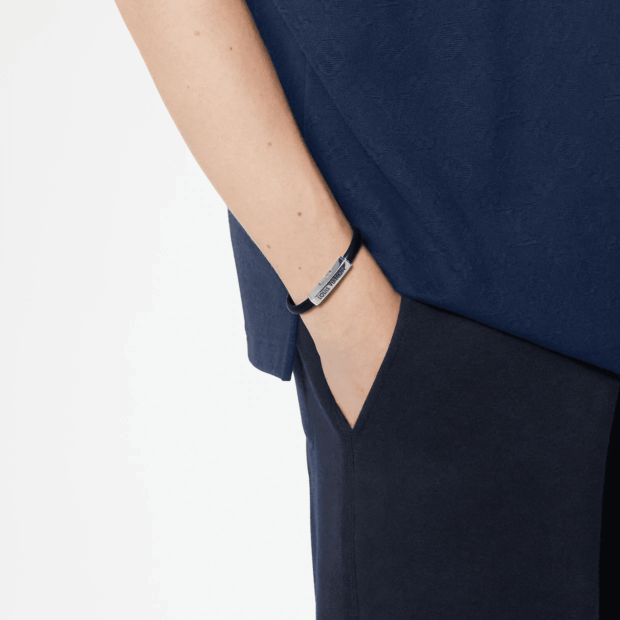 LOUIS VUITTON M81E Clip It Bracelet
