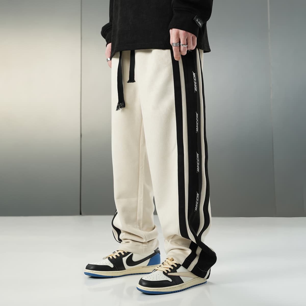 BJHG Moderate Straight Fit