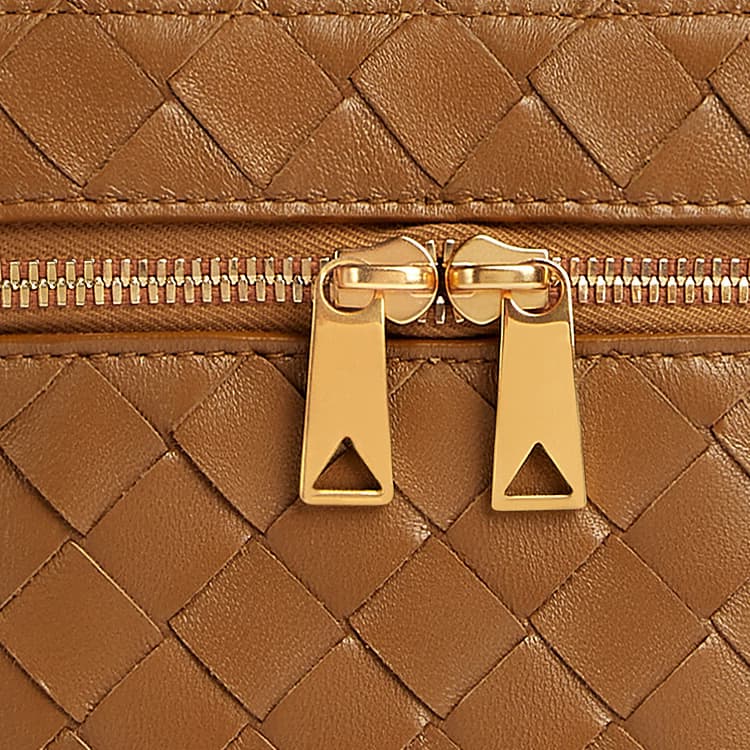 Bottega Veneta Sheepskin Portable One Shoulder Crossbody Makeup Bag Mini Brown