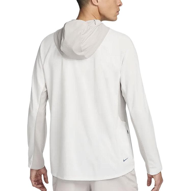 Nike T Shirt Mountain Peak White