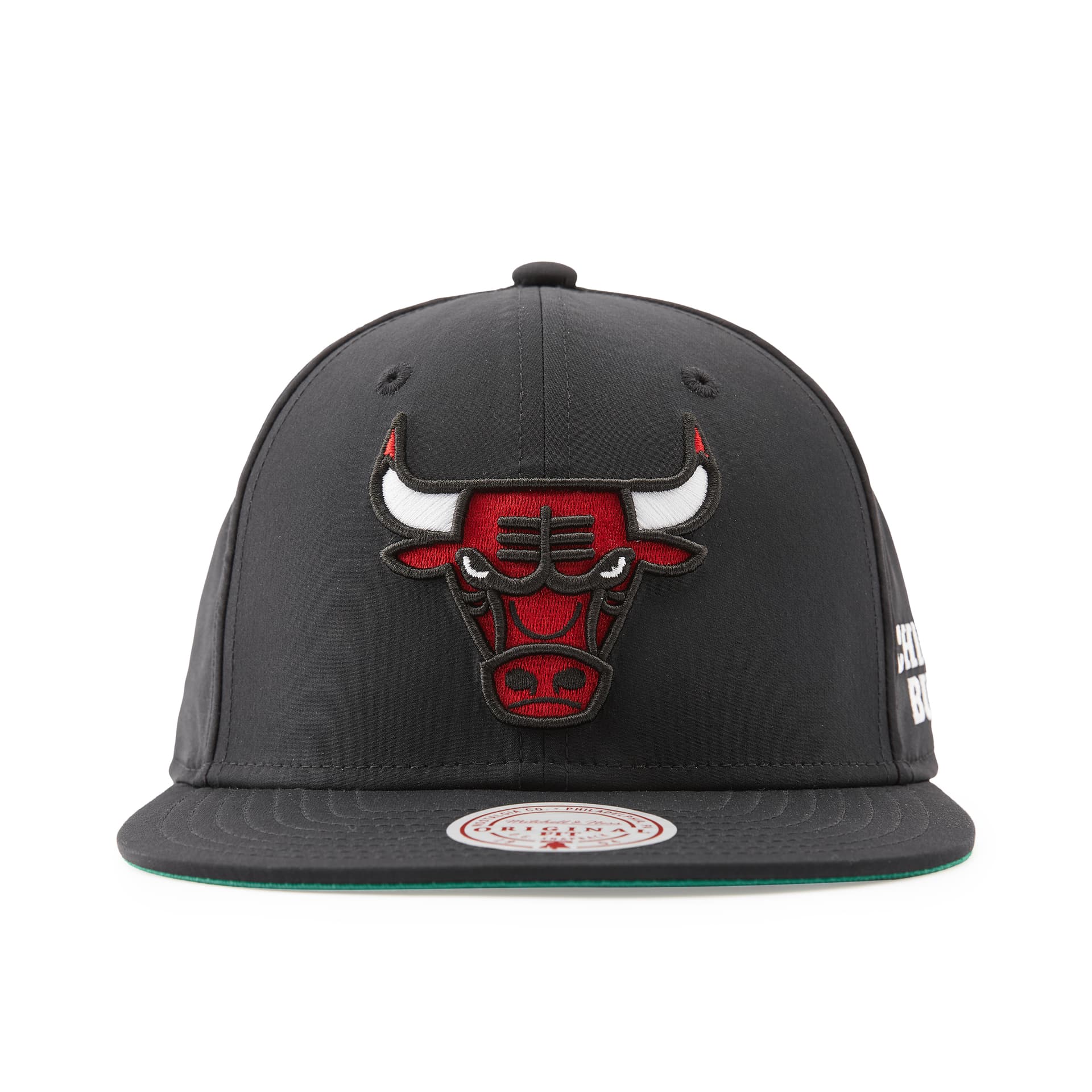 Mitchell Ness bulls logo snapback cap Black