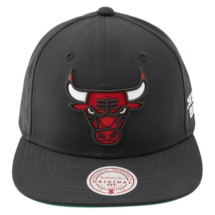 Mitchell Ness bulls logo snapback cap