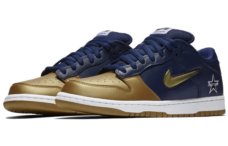 Nike X Supreme Sb Dunk Qs 'Metallic Gold'