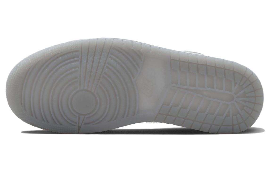 Jordan 1 Mid SE Metallic Silver