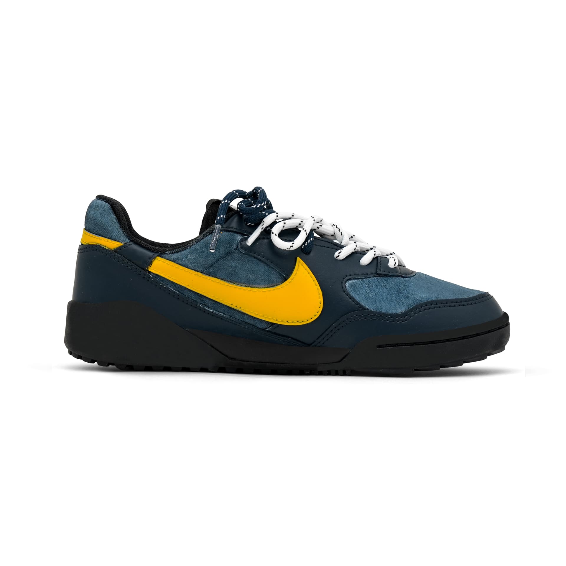 Nike Terra Manta Lowtop Black, White, Gray