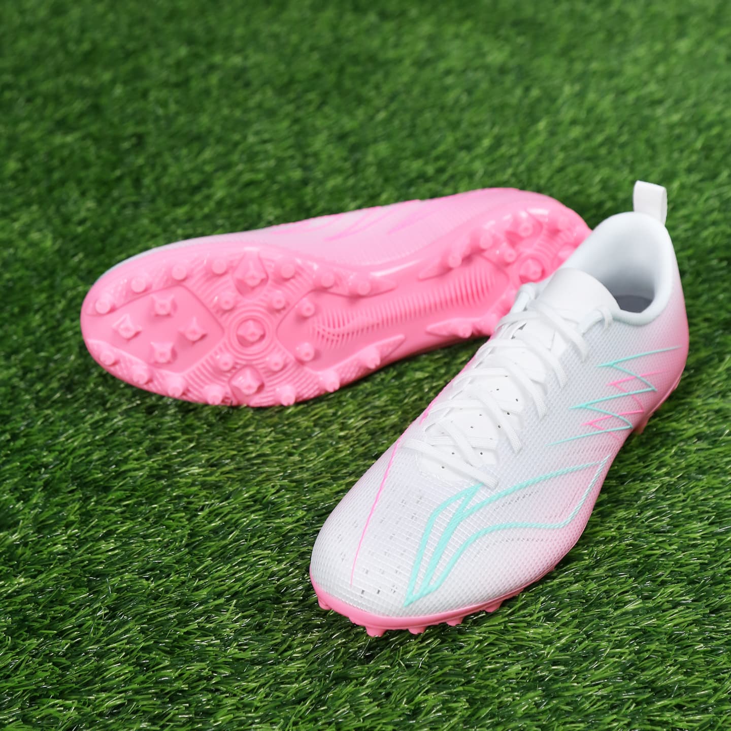 Li Ning Entry level MG Multi Ground Soccer
