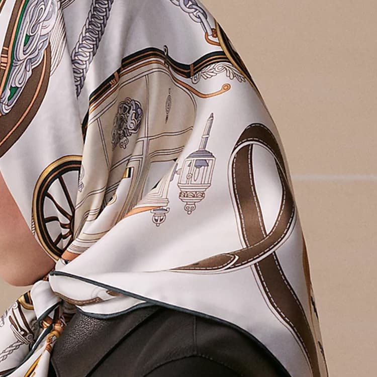HERMES Premium Wheel Mulberry Silk Multicolor
