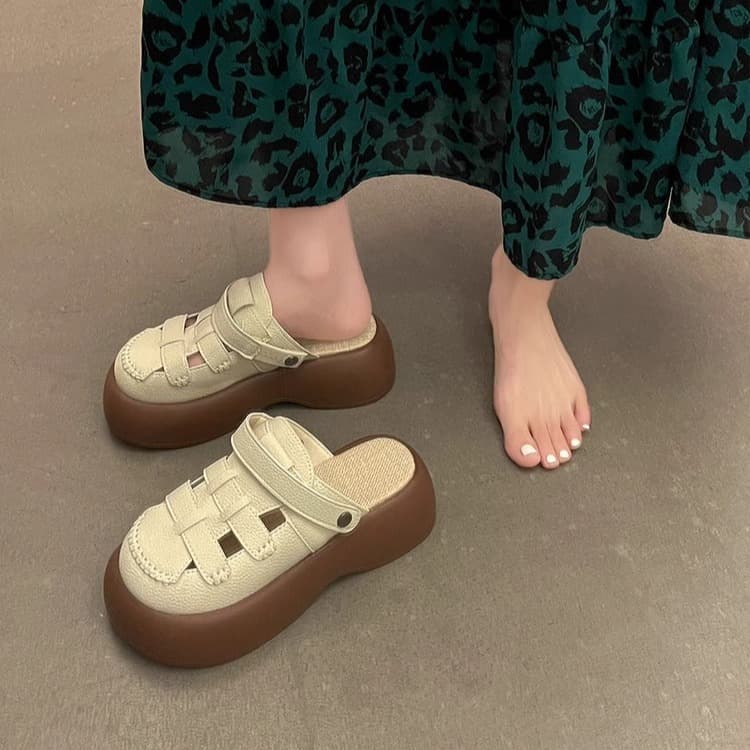 LIANGHUO Closed Toe Slippers Beige