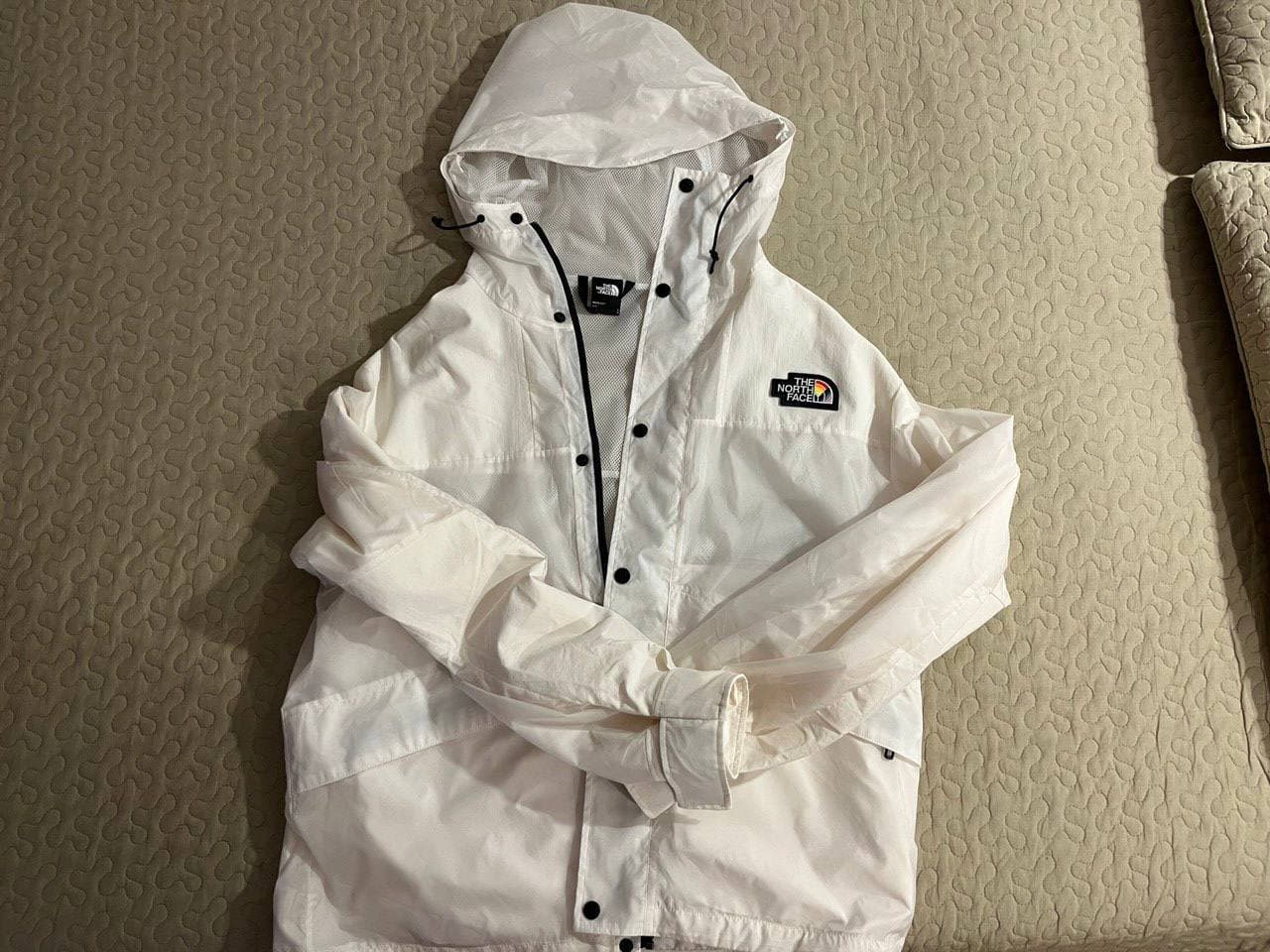 Здравствуйте, забрал вещи, очень Вам благодарен. Все вещи идеально подошли по размеру, нет всяких торчащих ниток, всё чётко. Обязательно в будущем буду у Вас заказывать. Рекомендую 10/10