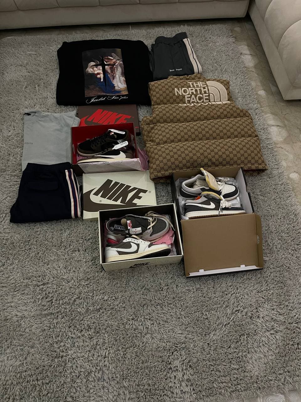 Приходят вещи, доставка быстрая, уже заказываю не первый раз
На большие суммы и нет никакой проблемы с этими ребятами