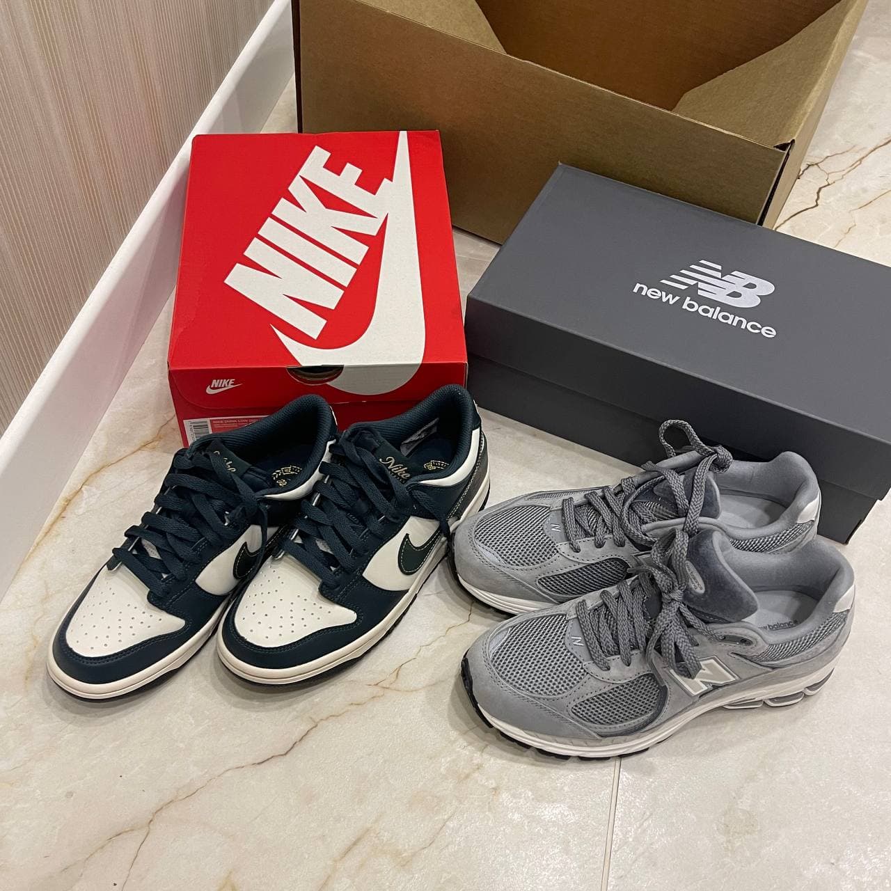 Кроссовки просто аааа пришли быстро за 3 недели как и обещали, коробки все целые без единой царапинки, спасибо