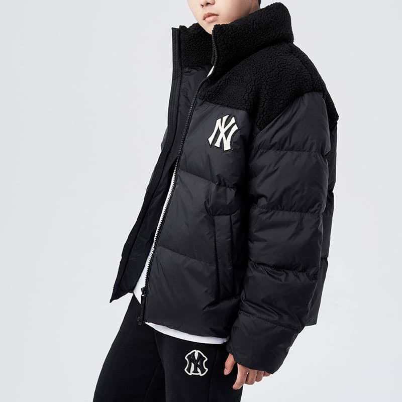 MLB New York Yankees Down Jackets Black Hooded Moderate Straight Fit