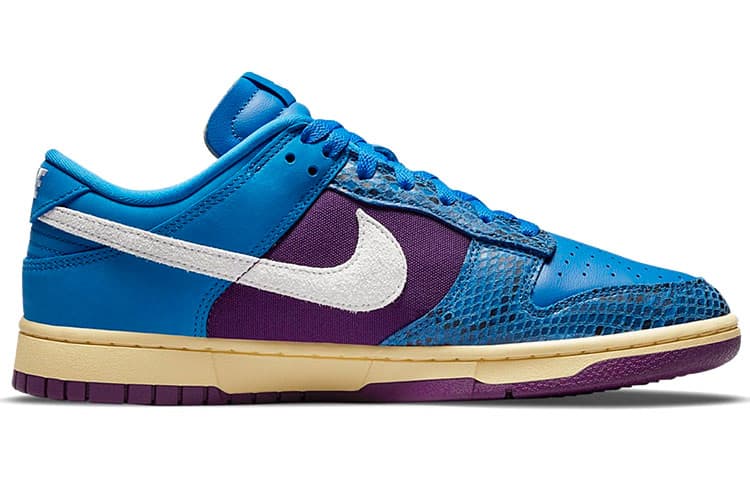 Nike X Undefeated Dunk Sp '5 On It'