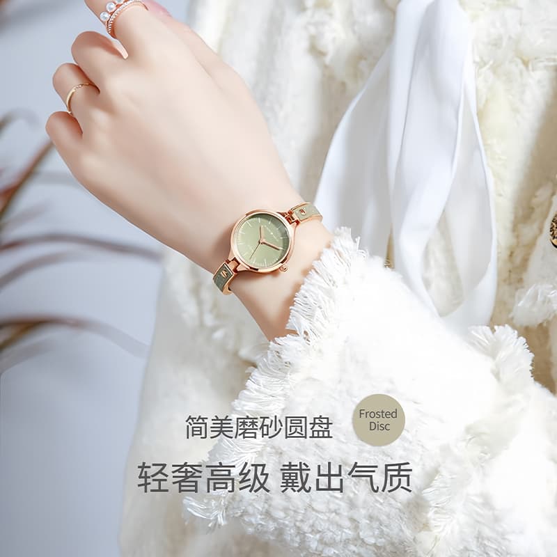 Disney Mickey Mouse Quartz Movement Alloy Strap Watch Watch Green Dial